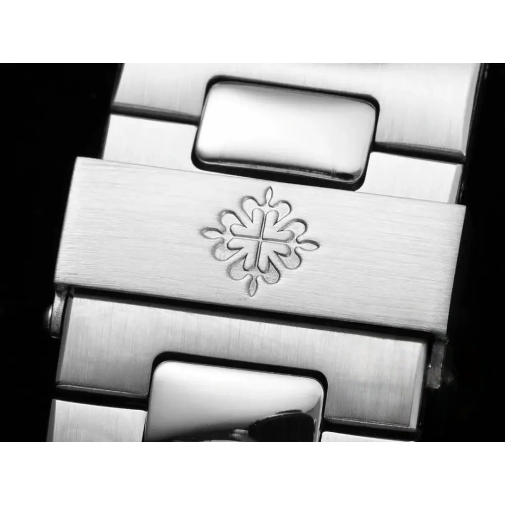 Replica Nautilus 5711/1A-018 Patek Philippe 40 mm, Stainless Steel Khaki Dial Iced out - Image 8