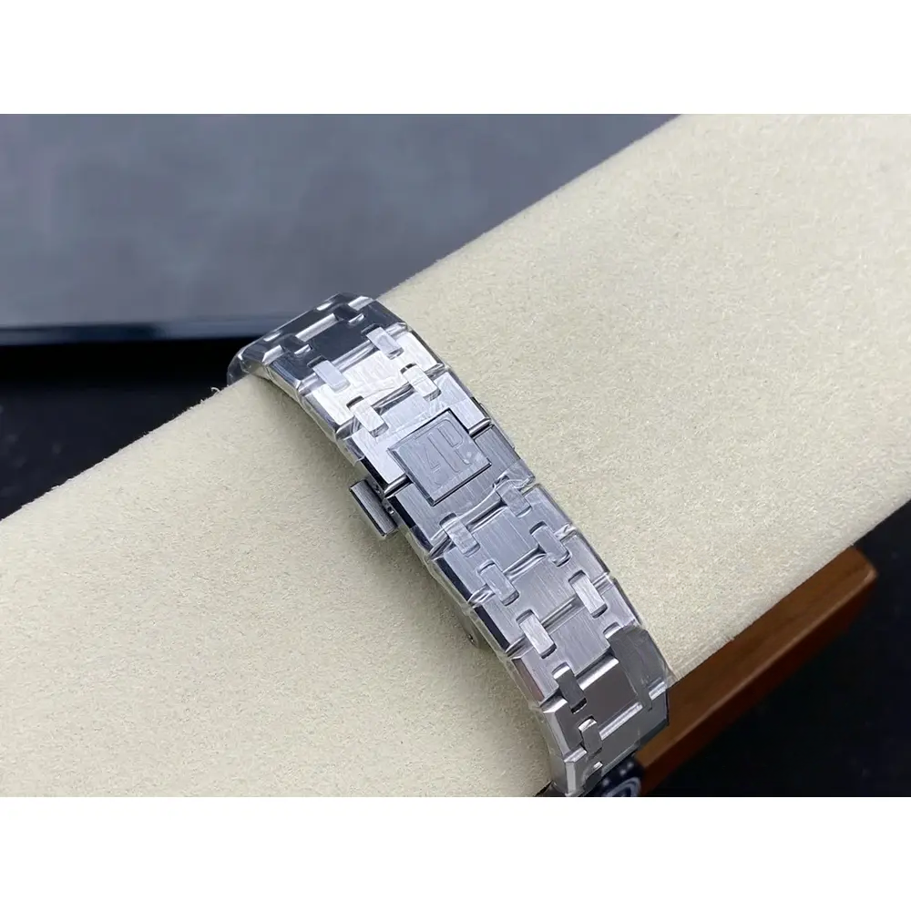 Replica Audemars Piguet Royal Oak Series 67651ST.ZZ.1261ST.01 33mm - Image 3