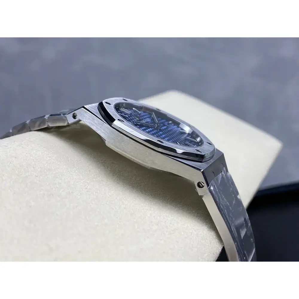 Replica Audemars Piguet Royal Oak Blue Dial 67651IP.ZZ.1261IP.01 33mm - Image 3