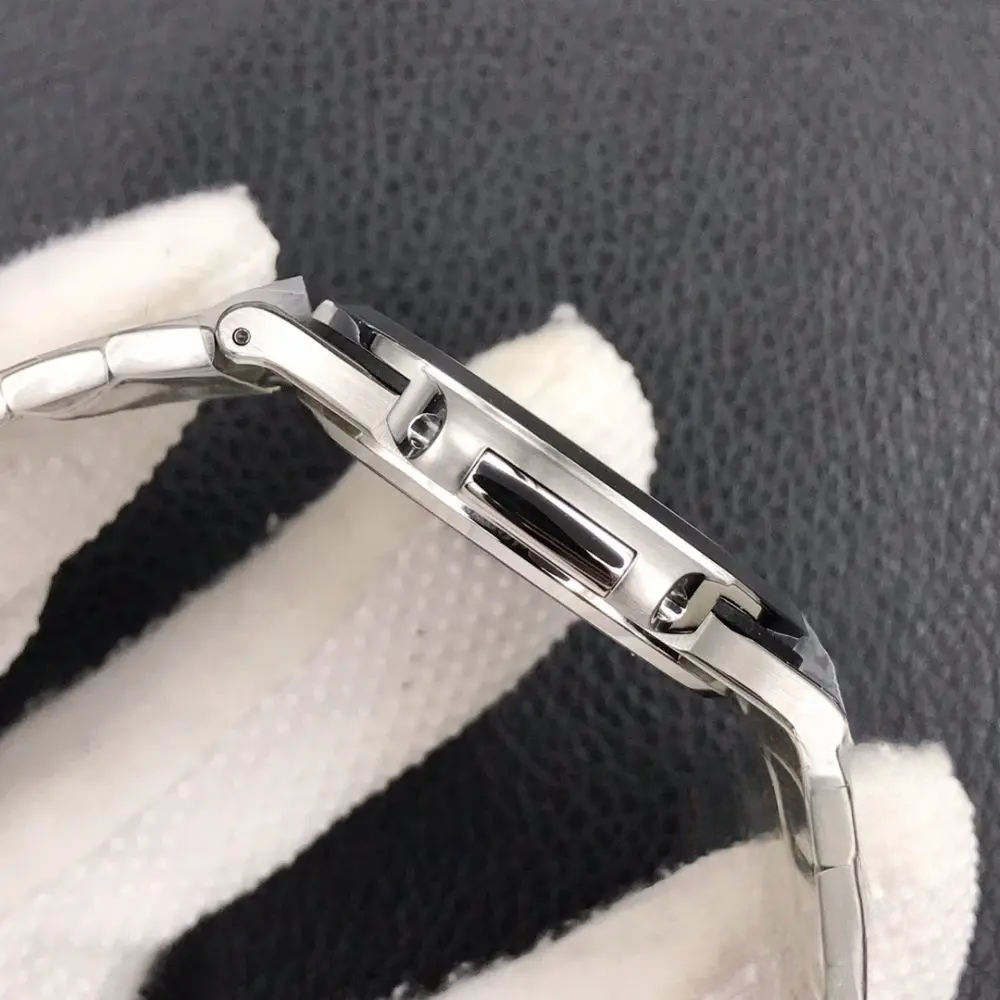 Replica Nautilus 5711/1A-011 Patek Philippe 40 mm, Stainless Steel, White Dial - Image 7