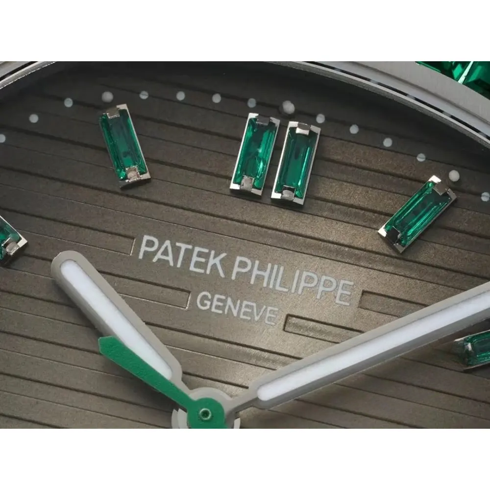 Replica Nautilus 5711/1A-018 Patek Philippe 40 mm, Stainless Steel Khaki Dial Iced out - Image 5