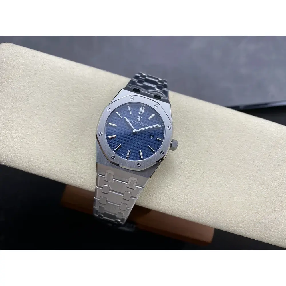 Replica Audemars Piguet Royal Oak Blue Dial 67651IP.ZZ.1261IP.01 33mm - Image 2