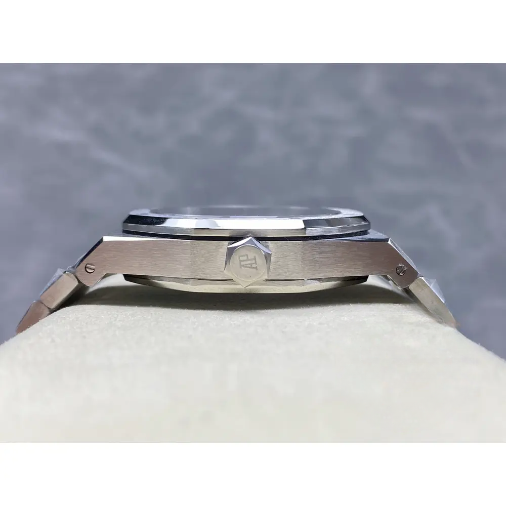Replica Audemars Royal Oak Titanium 42mm Black Dial 26591TI.OO.1252TI.03 - Image 7