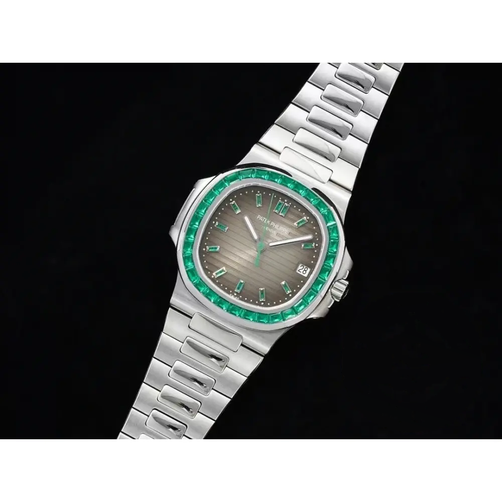 Replica Nautilus 5711/1A-018 Patek Philippe 40 mm, Stainless Steel Khaki Dial Iced out - Image 3